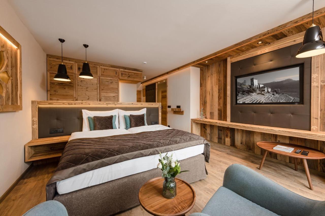 Mondi Hotel Tscherms Bagian luar foto