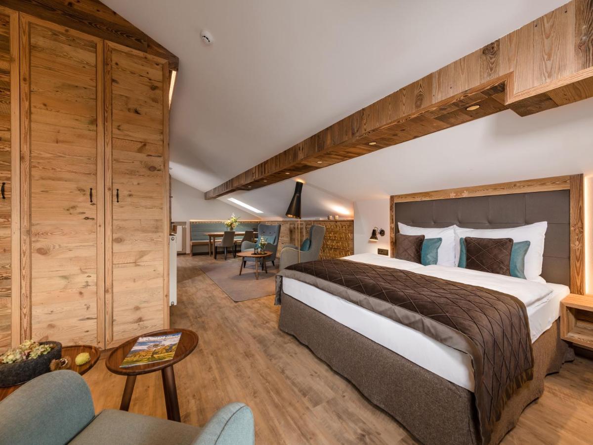 Mondi Hotel Tscherms Bagian luar foto