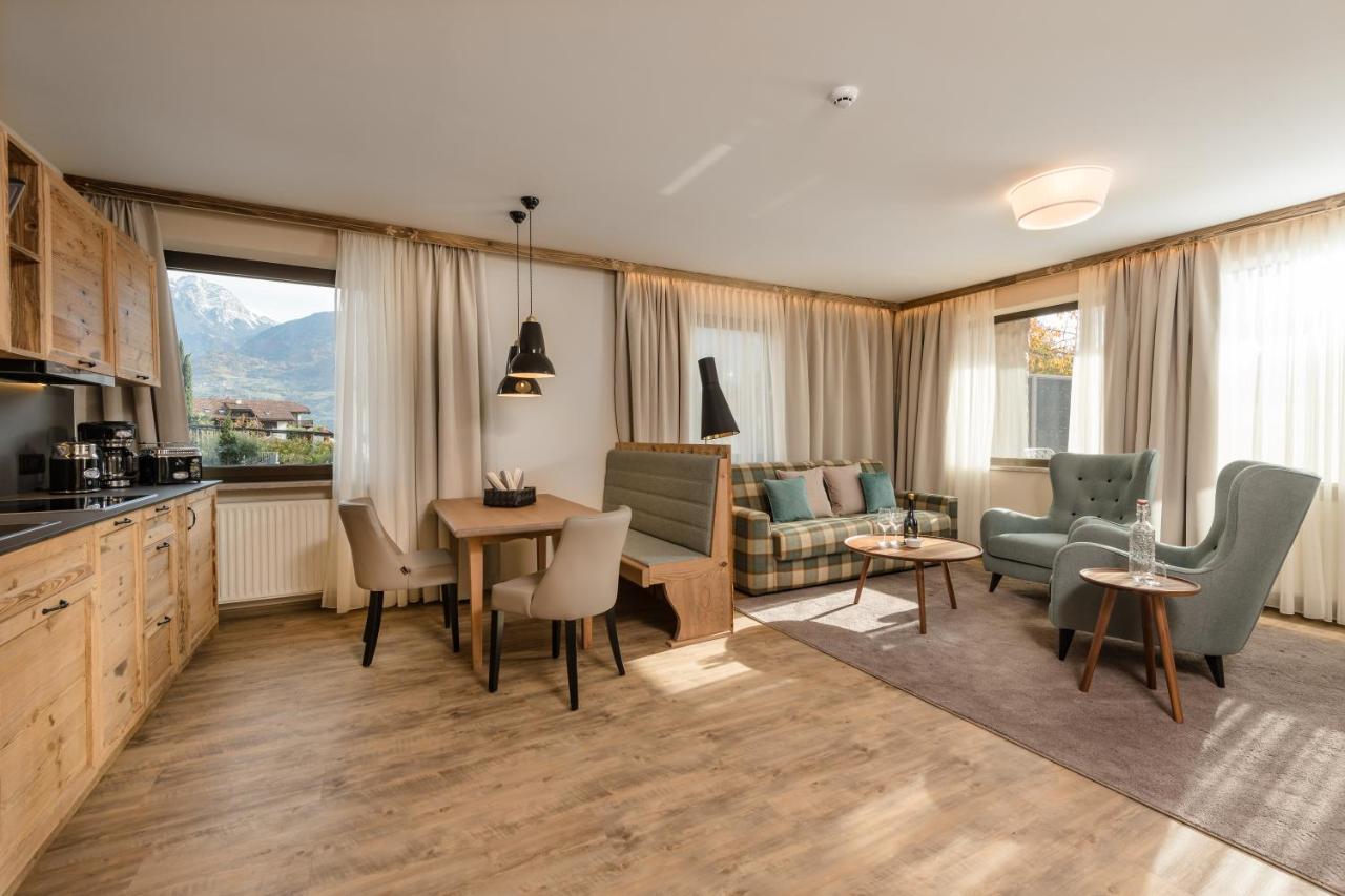 Mondi Hotel Tscherms Bagian luar foto