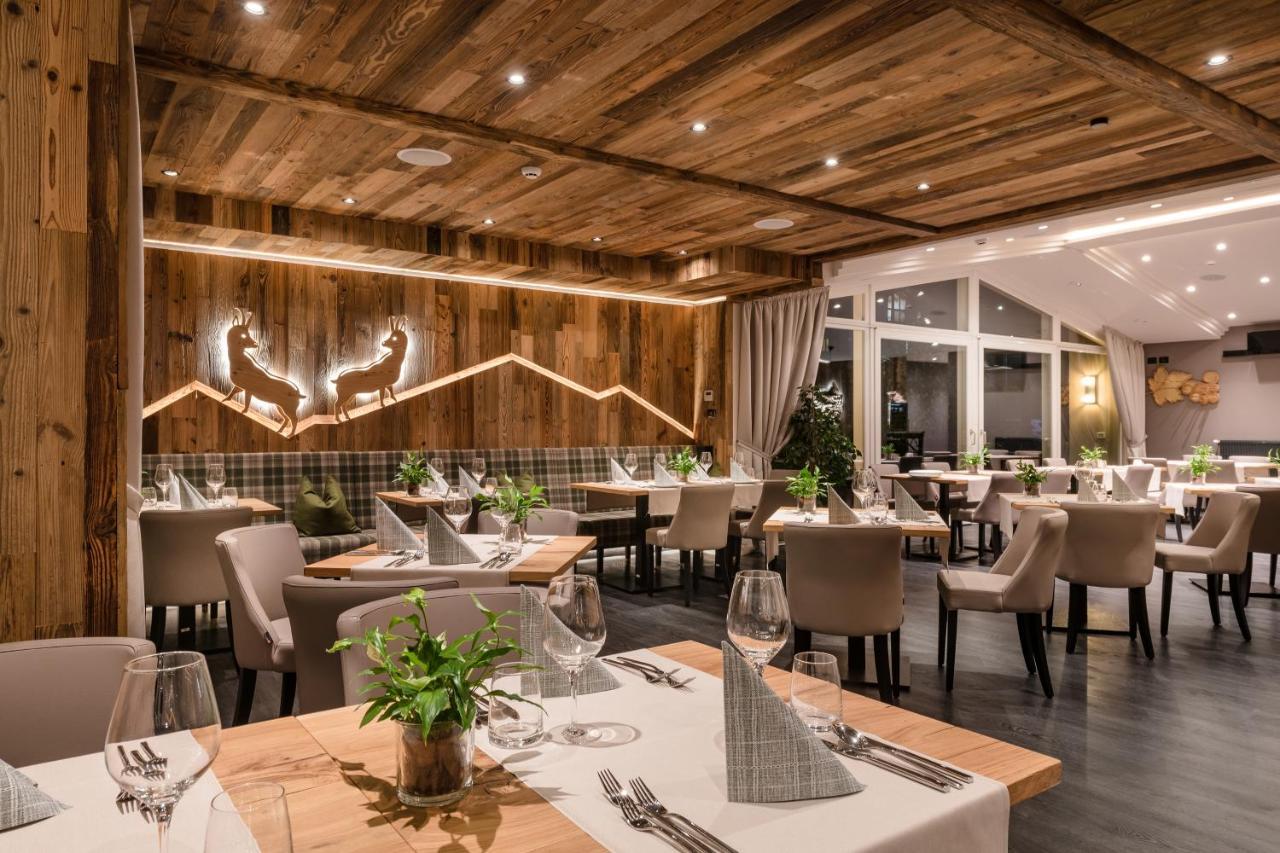 Mondi Hotel Tscherms Bagian luar foto