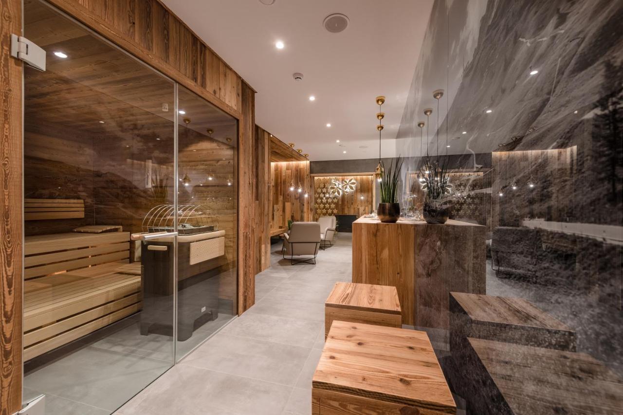 Mondi Hotel Tscherms Bagian luar foto