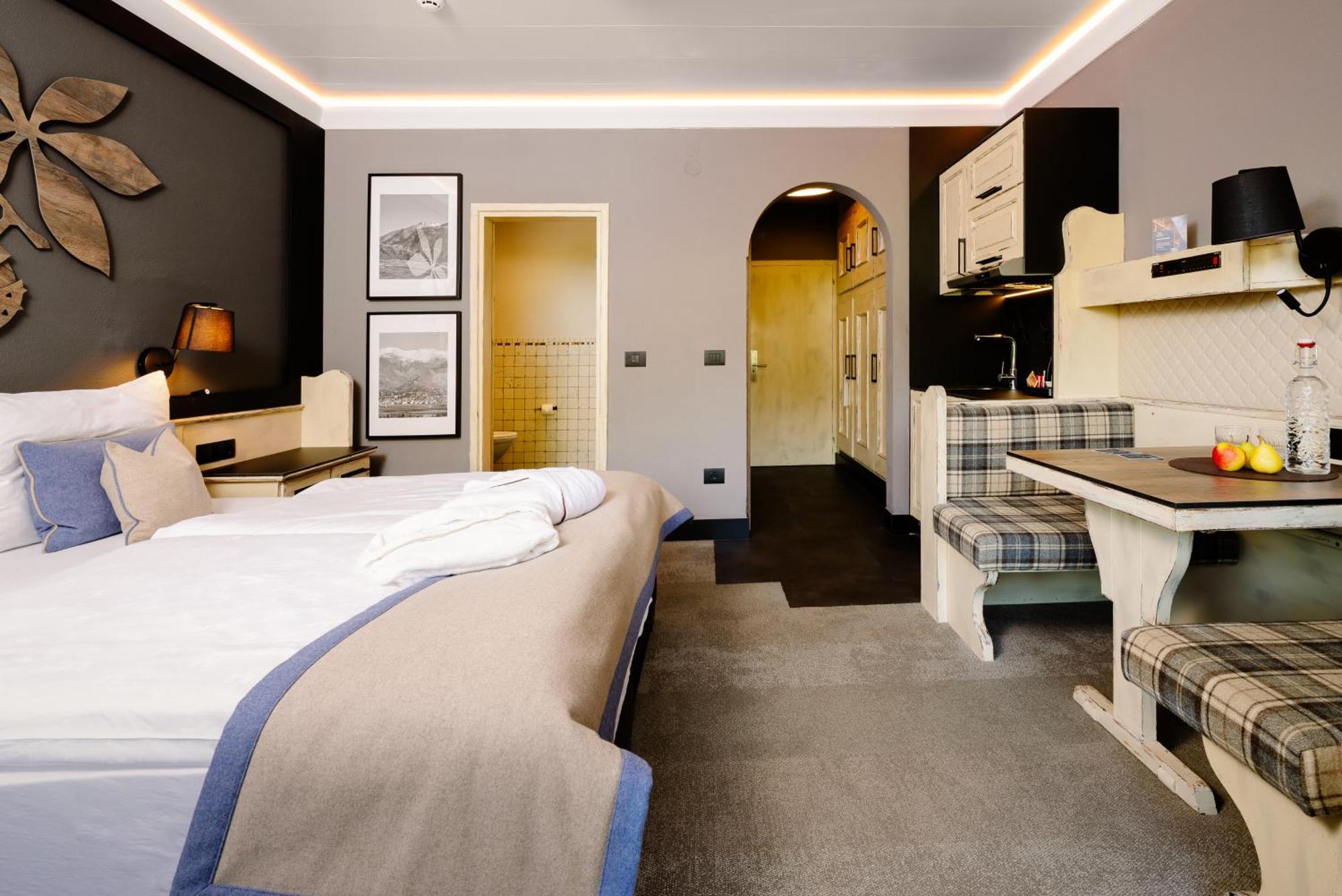 Mondi Hotel Tscherms Bagian luar foto