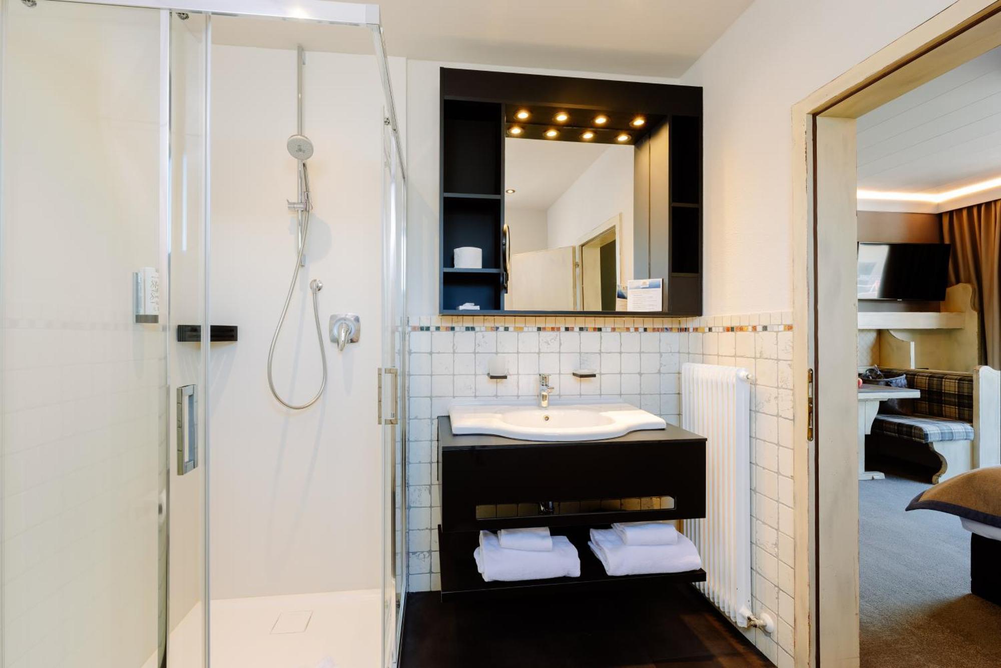 Mondi Hotel Tscherms Bagian luar foto